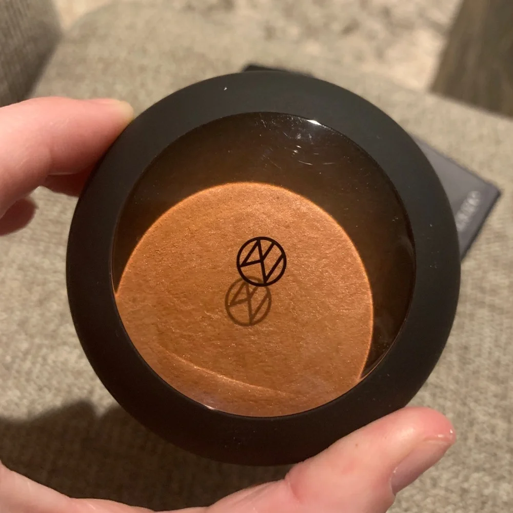 New IL MAKIAGE BAKED BRONZER